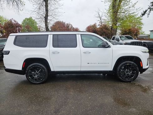 New 2026 Jeep Grand Wagoneer L Limited AWD/4WD image 8