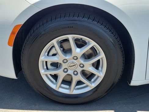 Used 2023 Chrysler Pacifica Touring-L FWD image 30