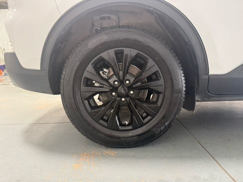 Used 2025 Ford Escape Active AWD/4WD image 10