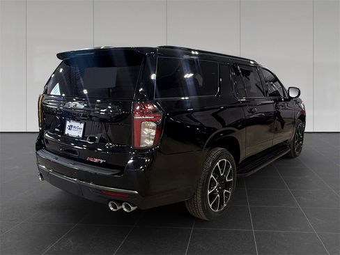 Used 2022 Chevrolet Suburban RST w/ Sport Performance Package image 5