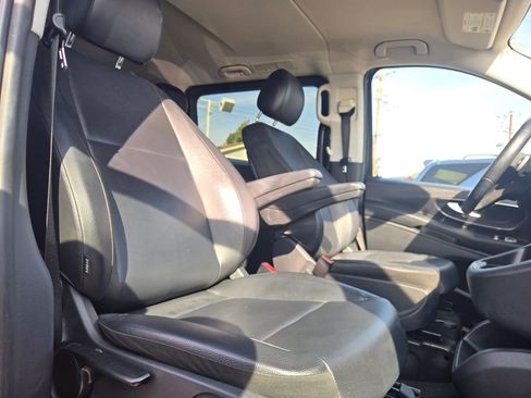 Used 2018 Mercedes-Benz Metris Passenger image 16