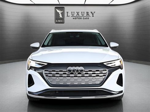Used 2024 Audi Q8 e-tron Premium image 2