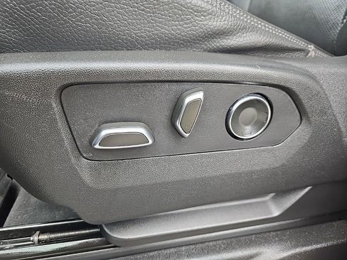 Used 2021 GMC Yukon XL Denali w/ Denali Premium Package image 13