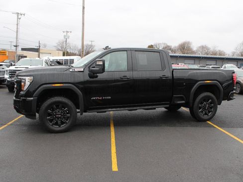 Used 2025 GMC Sierra 2500 AT4 w/ AT4 Premium Plus Package AWD/4WD image 5