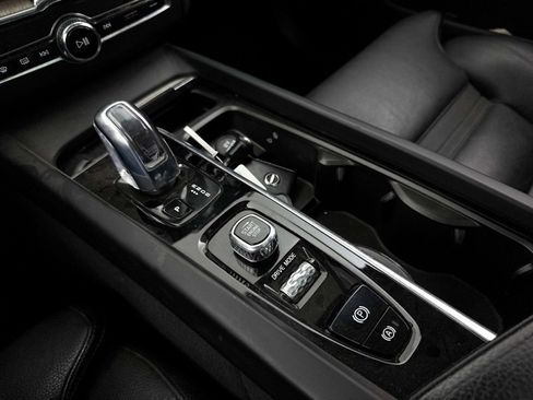 Used 2019 Volvo XC60 T8 Inscription w/ Advanced Package image 25