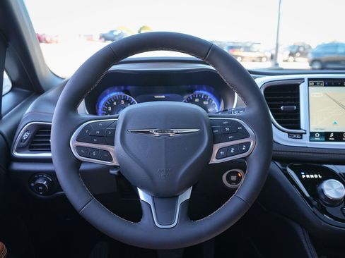 New 2026 Chrysler Pacifica Pinnacle FWD image 30
