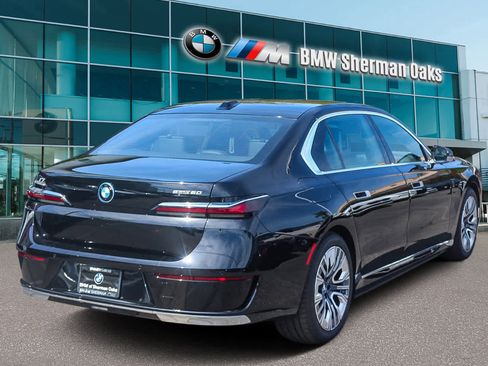 New 2026 BMW i7 eDrive50 w/ Premium Package image 4