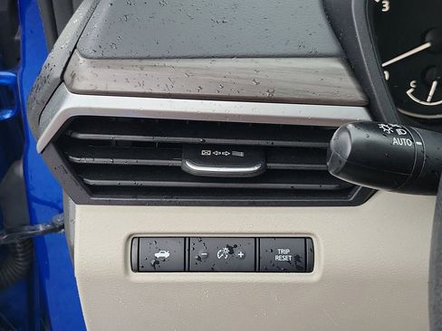 Used 2025 Nissan Altima 2.5 SV FWD image 30