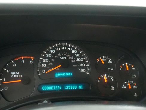 Used 2004 Chevrolet Silverado 2500 LS w/ Skid Plate Package AWD/4WD image 27