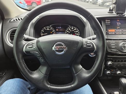 Used 2018 Nissan Pathfinder SV AWD/4WD image 6
