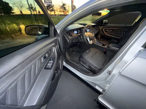 Used 2017 Ford Taurus image 11