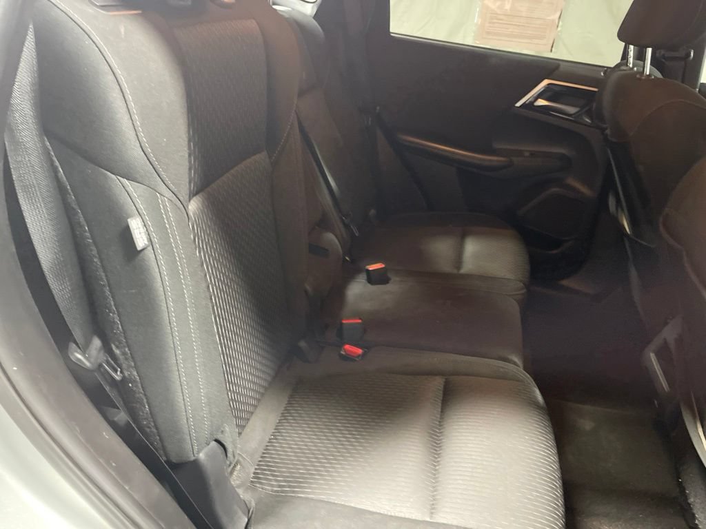 Used 2024 Mitsubishi Outlander ES FWD image 9