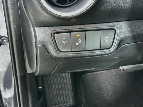 Used 2023 Kia Forte LXS w/ LXS Technology Package FWD image 17