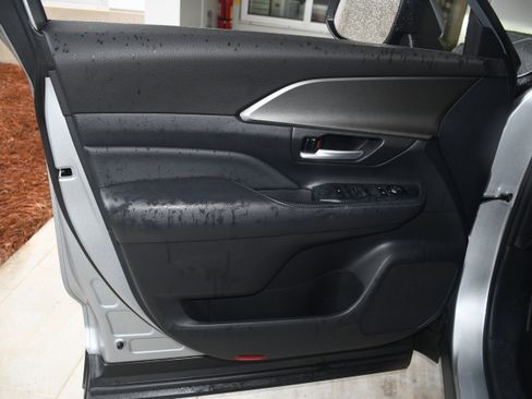 Certified 2025 Toyota Grand Highlander FWD image 9