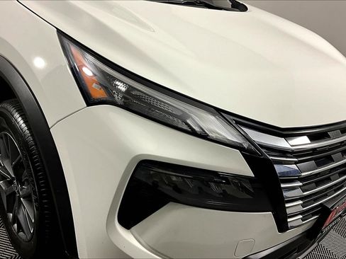 Used 2024 Nissan Rogue S image 30