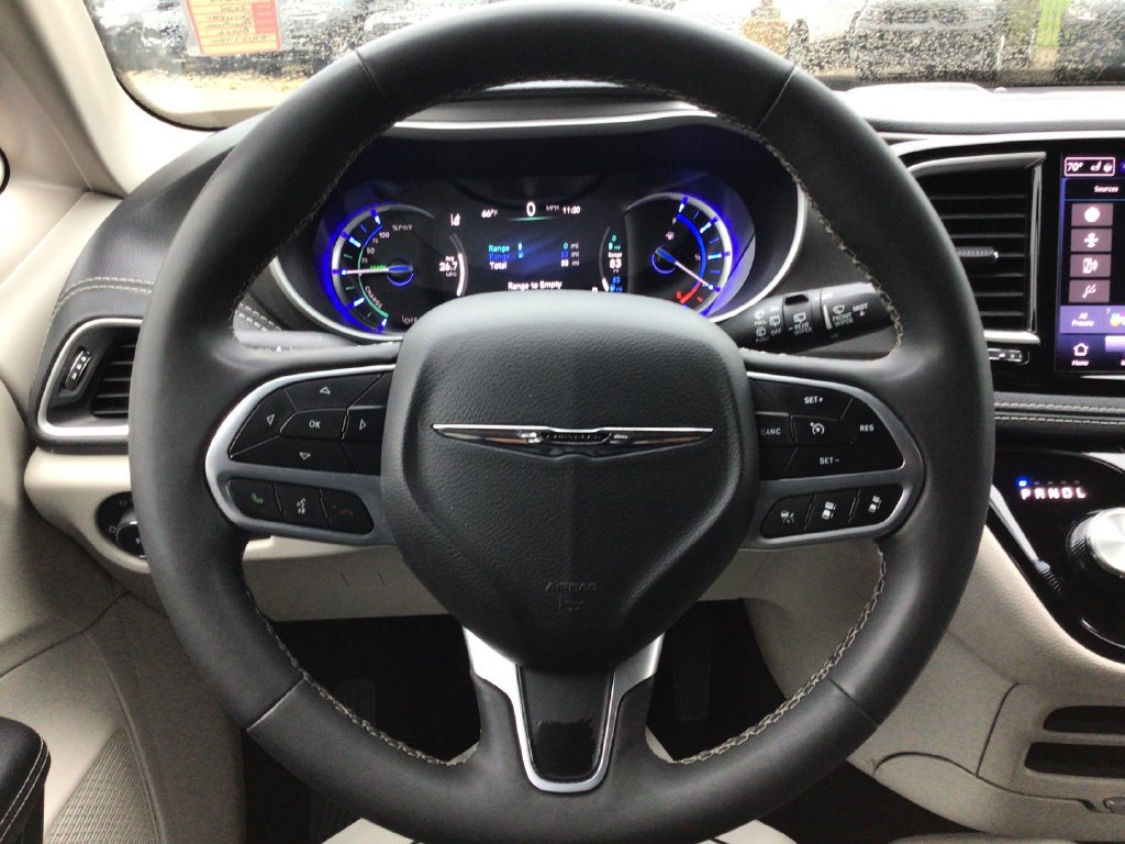 Used 2024 Chrysler Pacifica Limited FWD image 15