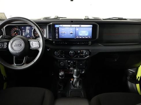Used 2024 Jeep Gladiator Rubicon AWD/4WD image 12