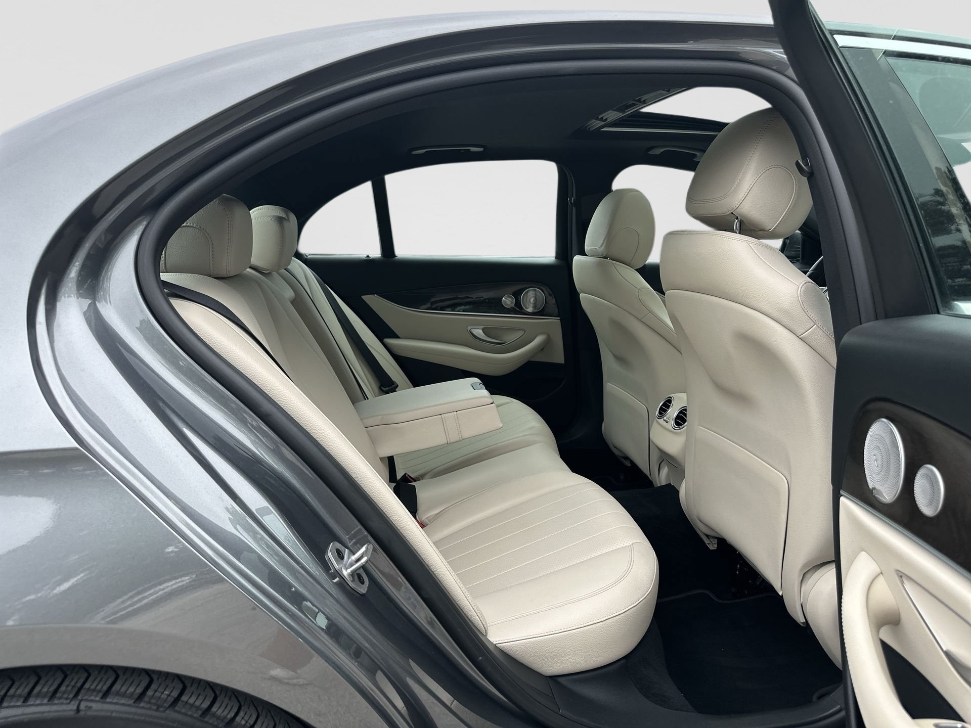 Used 2020 Mercedes-Benz E 350 Sedan image 27