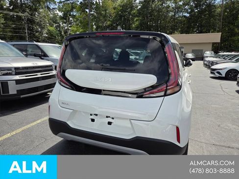 Used 2025 Kia Soul LX w/ LX Technology Package FWD image 12