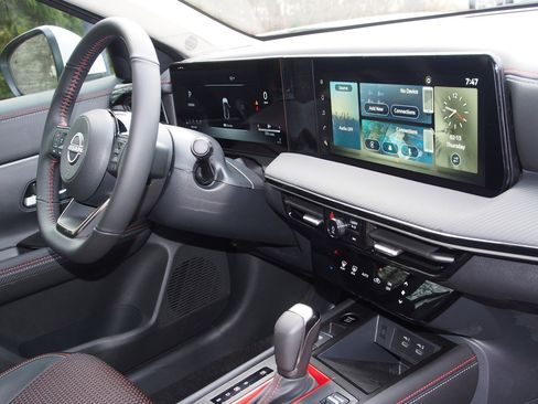 Used 2025 Nissan Kicks SR image 10