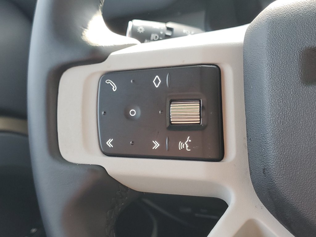 Used 2023 Land Rover Defender 110 SE AWD/4WD image 18