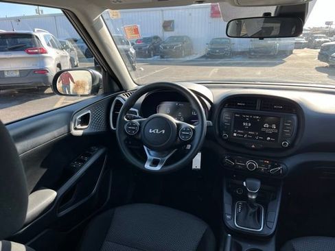 Certified 2025 Kia Soul LX w/ LX Technology Package image 36
