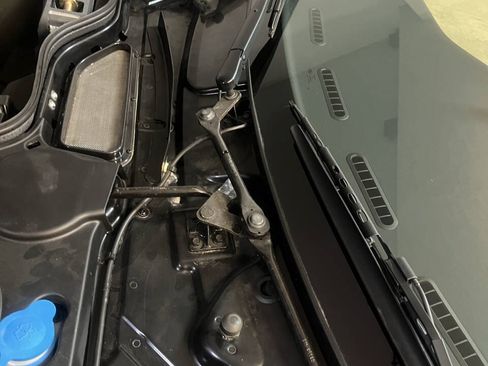 Used 2006 Ford GT RWD image 29