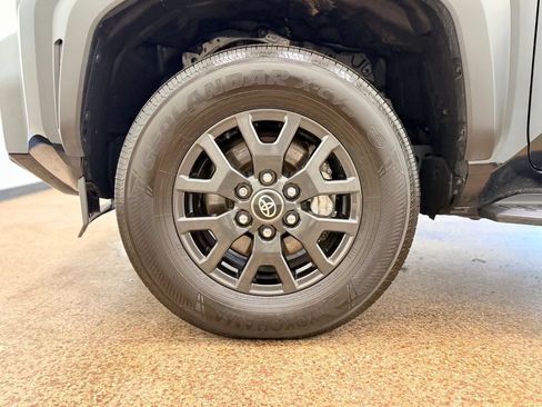 Used 2025 Toyota 4Runner SR5 AWD/4WD image 26