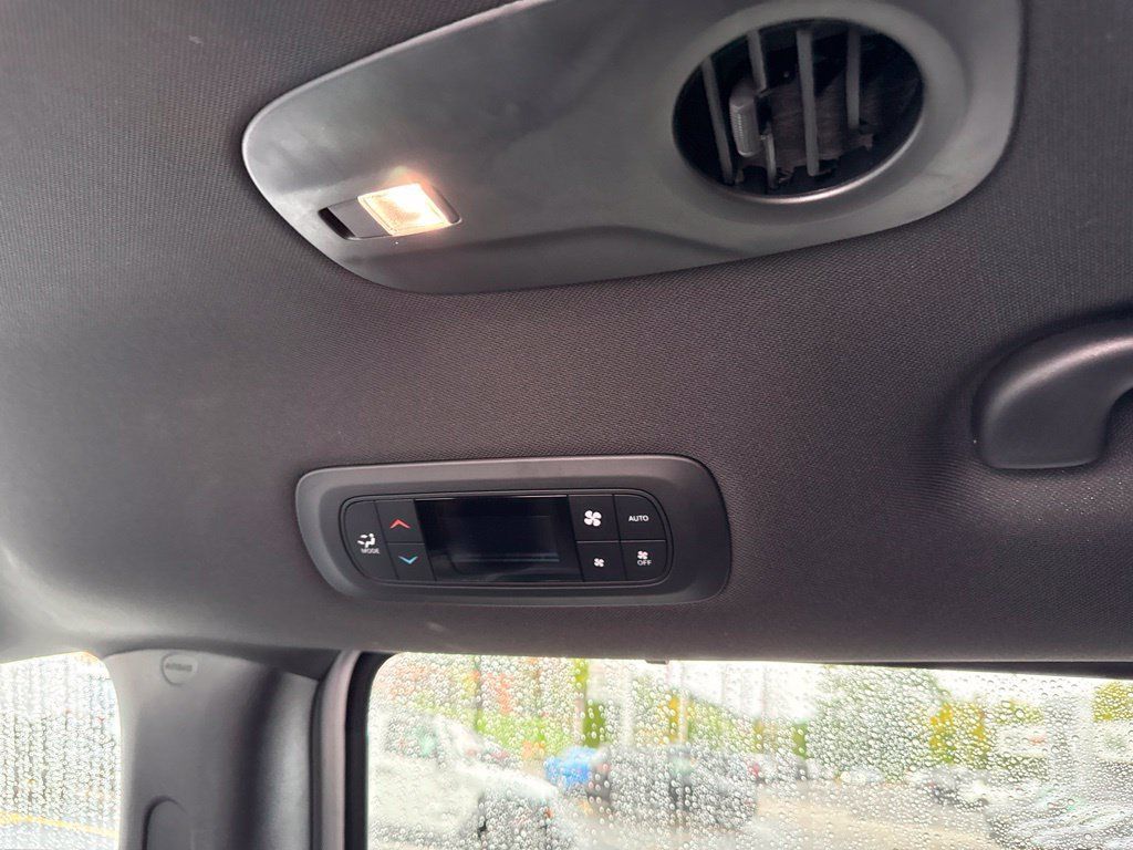New 2026 Chrysler Pacifica Select AWD/4WD image 21