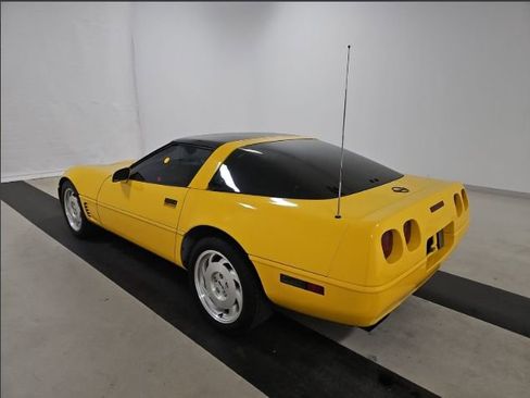 Used 1996 Chevrolet Corvette Coupe image 3