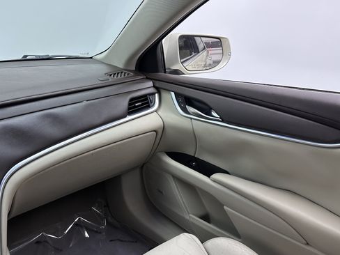 Used 2015 Cadillac XTS FWD image 26
