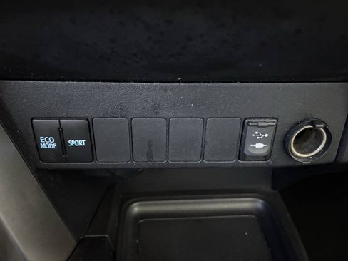 Used 2013 Toyota RAV4 XLE AWD/4WD image 20