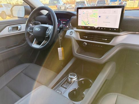 New 2026 Ford Explorer Active w/ Active Comfort Package image 10