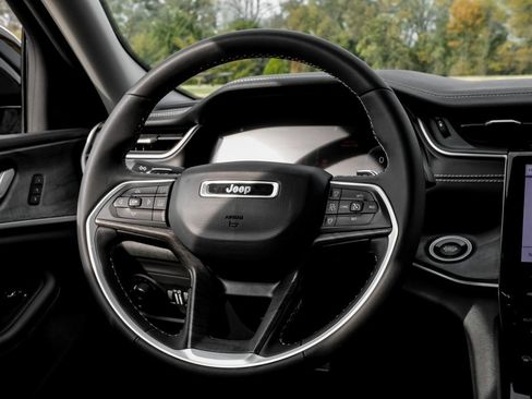 Used 2023 Jeep Grand Cherokee L Limited image 22