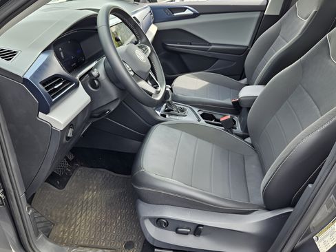 Used 2023 Volkswagen Taos SE w/ Panoramic Sunroof Package FWD image 12