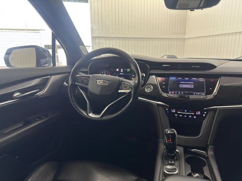 Used 2020 Cadillac XT6 Premium Luxury FWD image 16