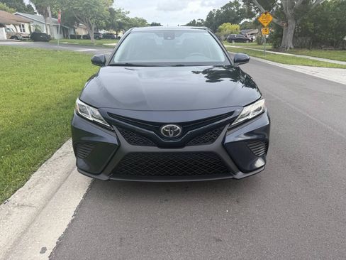 Used 2020 Toyota Camry SE FWD image 3