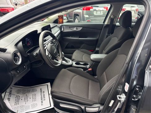 Used 2023 Kia Forte LXS image 9