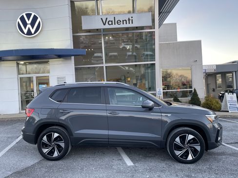 Certified 2024 Volkswagen Taos SE AWD/4WD image 3