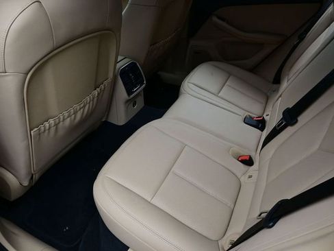 Certified 2025 Porsche Macan AWD/4WD image 15