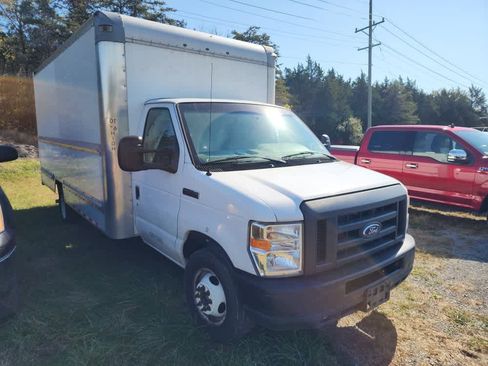 Used 2018 Ford E-350 and Econoline 350 Super Duty image 24