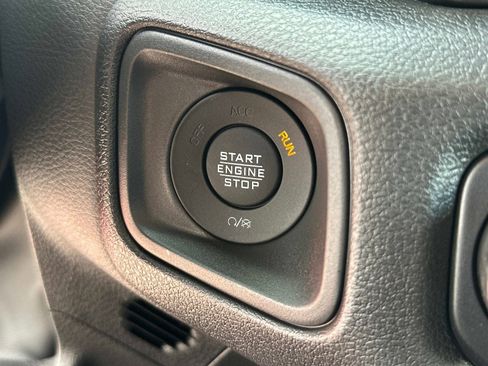 New 2025 Jeep Gladiator Sport image 28