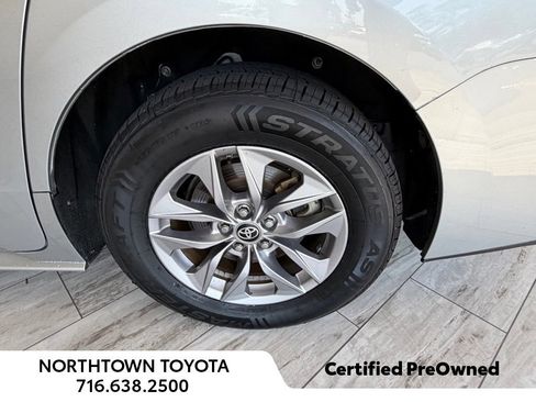 Used 2024 Toyota Sienna LE AWD/4WD image 19