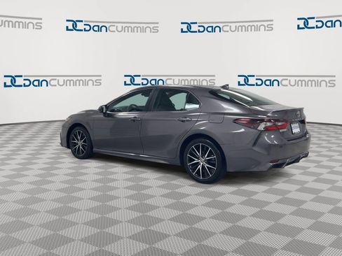 Used 2022 Toyota Camry SE FWD image 6