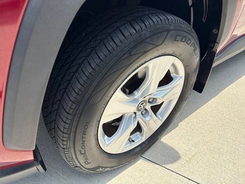 Used 2019 Toyota RAV4 LE w/ Carpet Mat Package AWD/4WD image 42