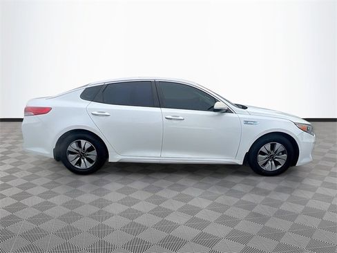 Used 2017 Kia Optima Premium image 8