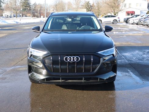 Used 2021 Audi e-tron Prestige w/ Prestige Package image 2