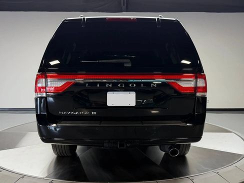 Used 2017 Lincoln Navigator L Select RWD image 6
