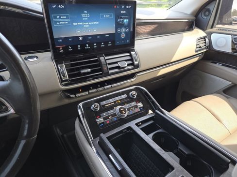 Used 2022 Lincoln Navigator Reserve AWD/4WD image 35