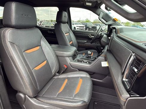 Used 2025 GMC Sierra 1500 AT4 w/ AT4 Premium Package AWD/4WD image 34